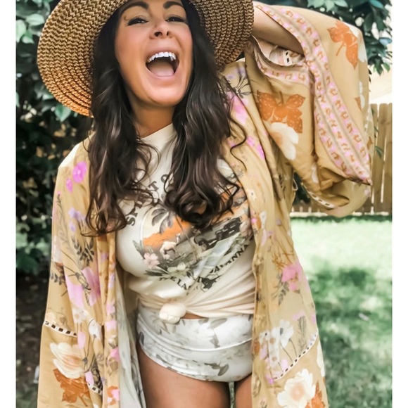 SOLD OUT Boho Gypsy Floral Short Kimono Robe Wrap Top - Picture 2 of 8